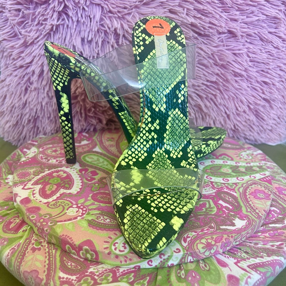 New without tag/box: Qupid heels women’s size 7